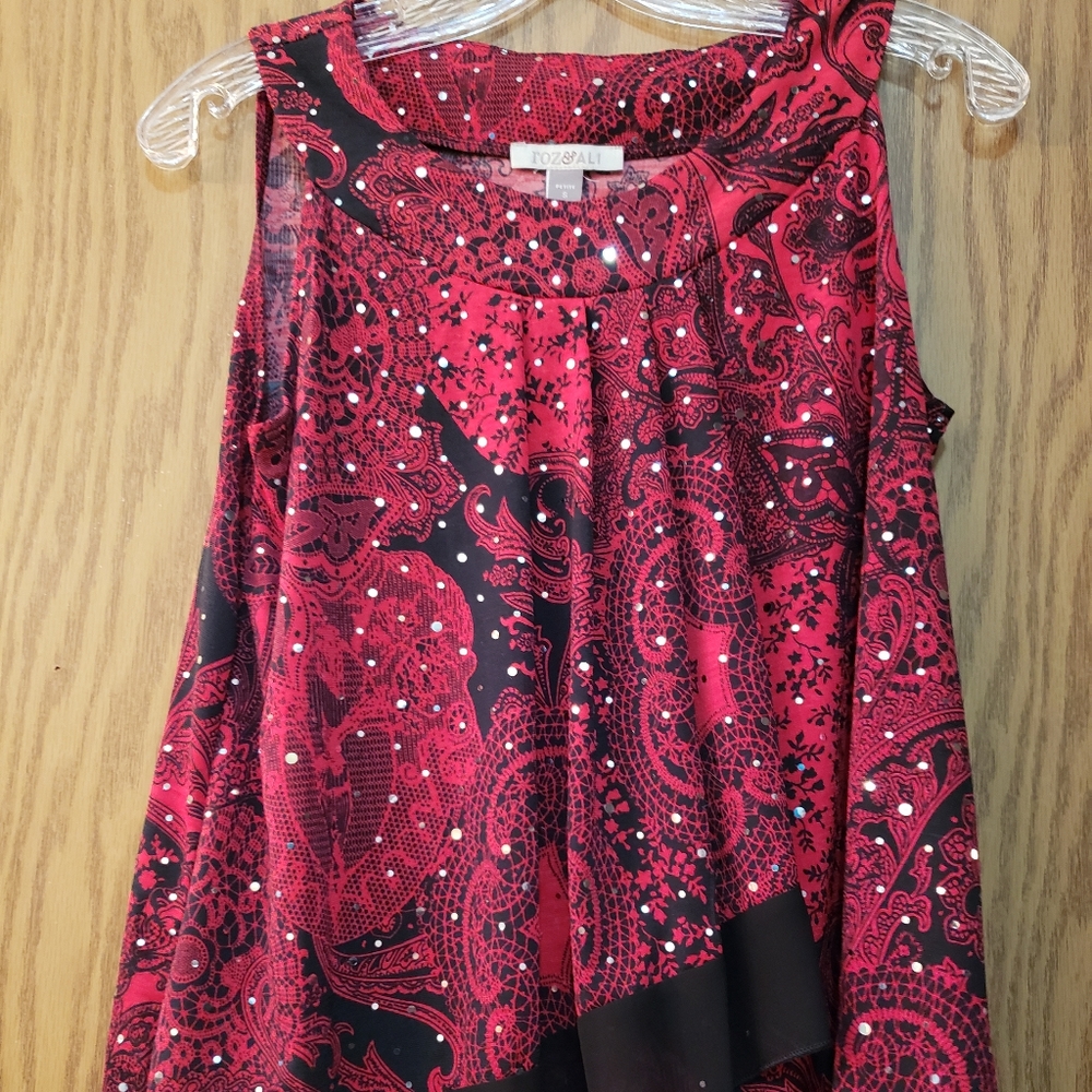 Beautiful ladies sleeveless red and black sparkly blouse. Flowy and feminine.